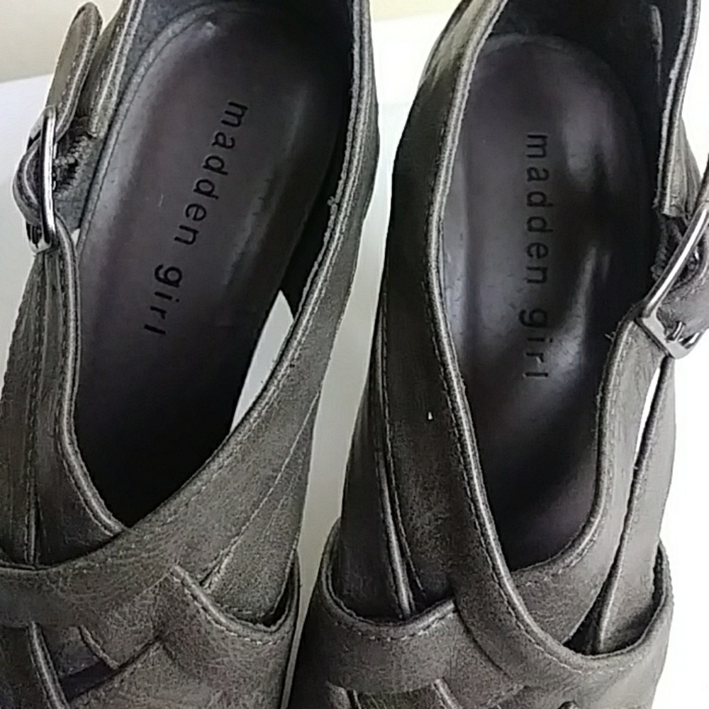 ❤HP❤ EUC Strappy Crisscross Open Toed Booties - Picture 3 of 5